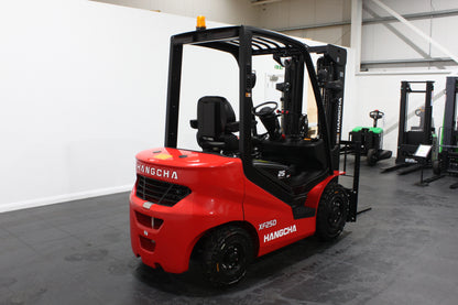 Hangcha XF2-35D 3.5T | Half Cab Diesel Counterbalance | 4-Wheel Forklift
