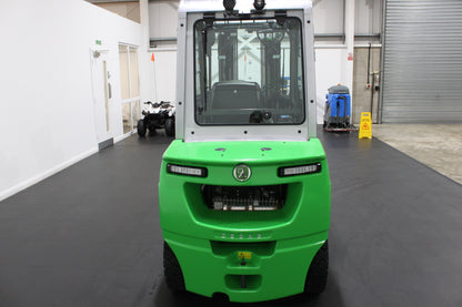 CESAB M325DV Torque Converter Diesel Counterbalance Forklift - Full Cab