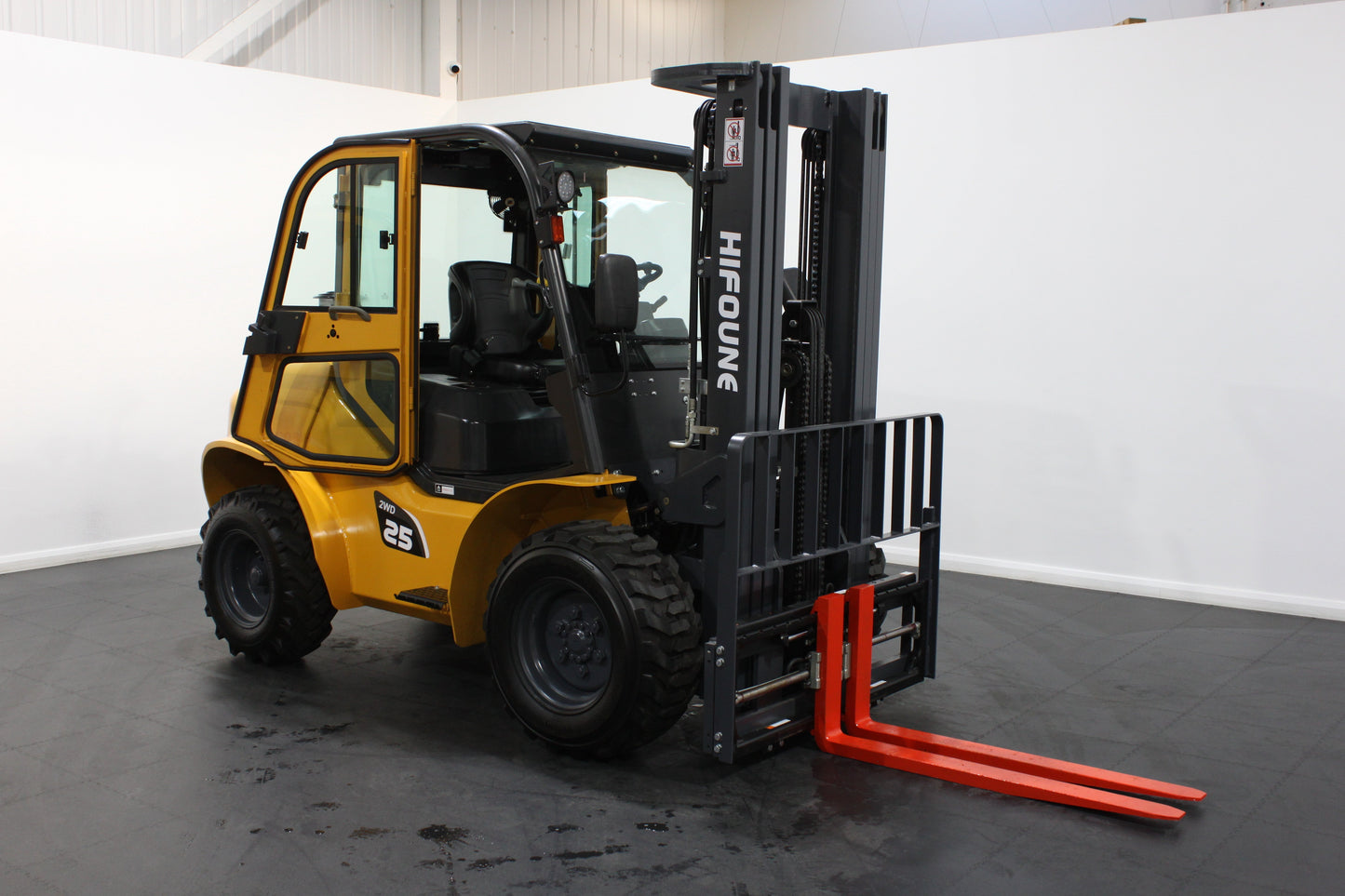 Hifoune CPCD25-2WD - Full cab - Rough terrain forklift