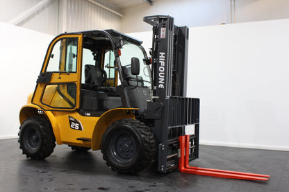 Hifoune CPCD25-2WD - Full cab - Rough terrain forklift