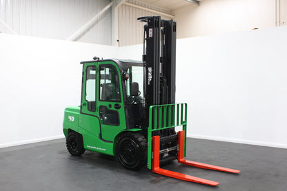 giraffe FD40 Premium | Full Cab Diesel Counterbalance | 6M Triplex 4-Wheel Forklift