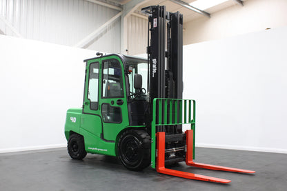 giraffe FD40 Premium | Full Cab Diesel Counterbalance | 6M Triplex 4-Wheel Forklift