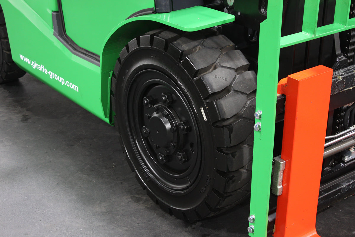 giraffe FD40 Premium | Full Cab Diesel Counterbalance | 6M Triplex 4-Wheel Forklift