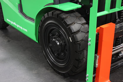 giraffe FD40 Premium | Full Cab Diesel Counterbalance | 6M Triplex 4-Wheel Forklift