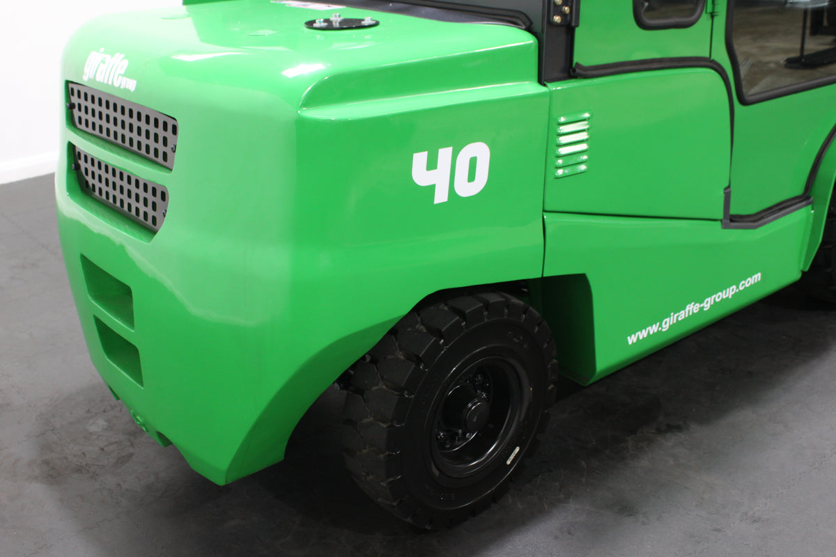 giraffe FD40 Premium | Full Cab Diesel Counterbalance | 6M Triplex 4-Wheel Forklift
