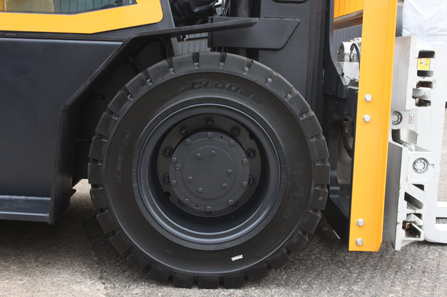 Hifoune FD10T 10T diesel forklift with full cab & rotator clamp | Triplex mast