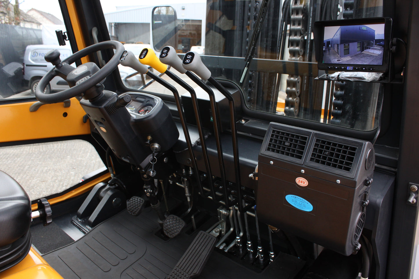 Hifoune FD10T 10T diesel forklift with full cab & rotator clamp | Triplex mast