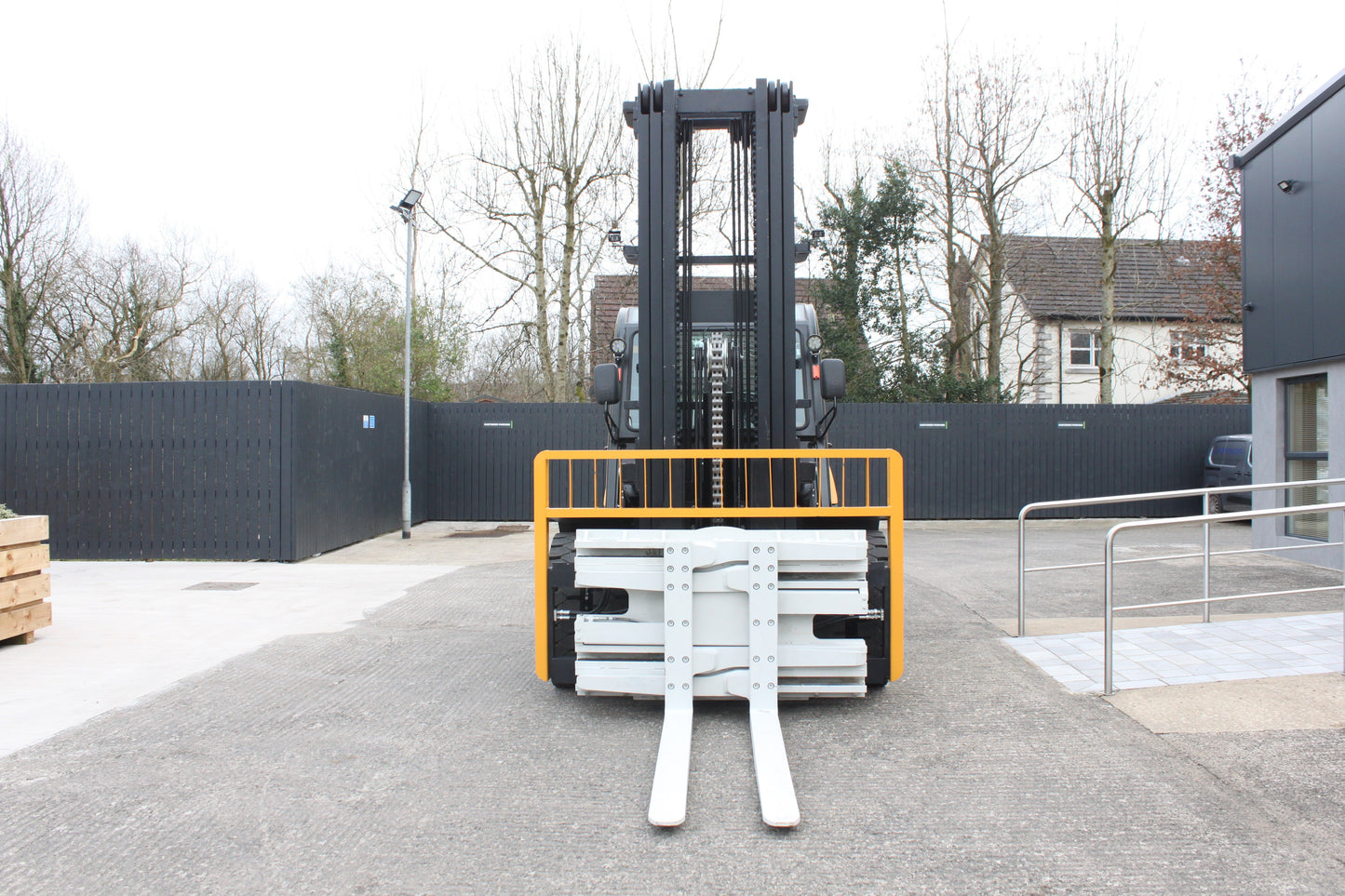 Hifoune FD10T 10T diesel forklift with full cab & rotator clamp | Triplex mast