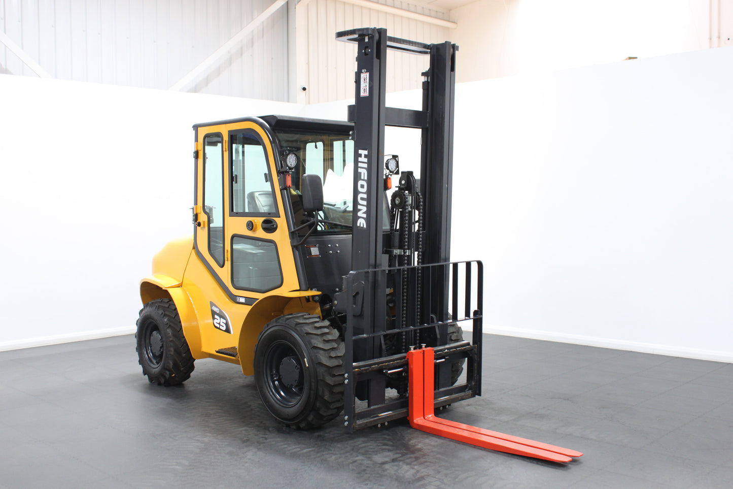 Hifoune CPCD25-4WD - Full cab - Rough terrain forklift