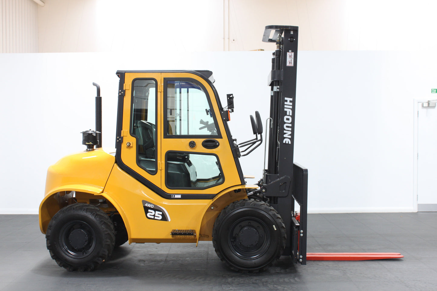 Hifoune CPCD25-4WD - Full cab - Rough terrain forklift
