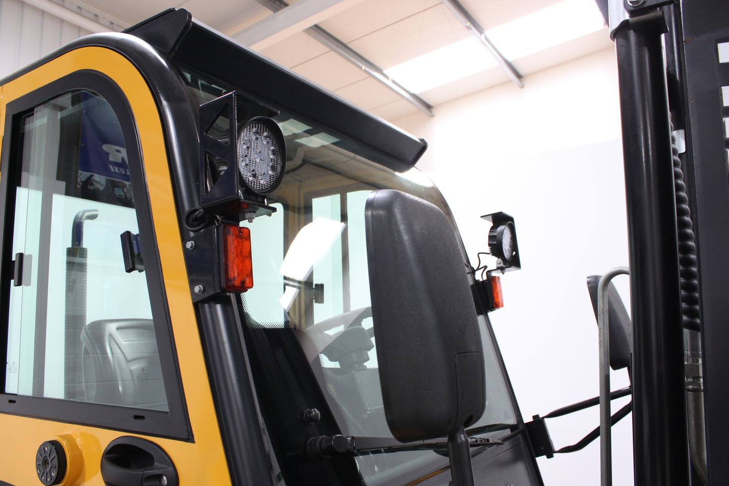 Hifoune CPCD25-4WD - Full cab - Rough terrain forklift