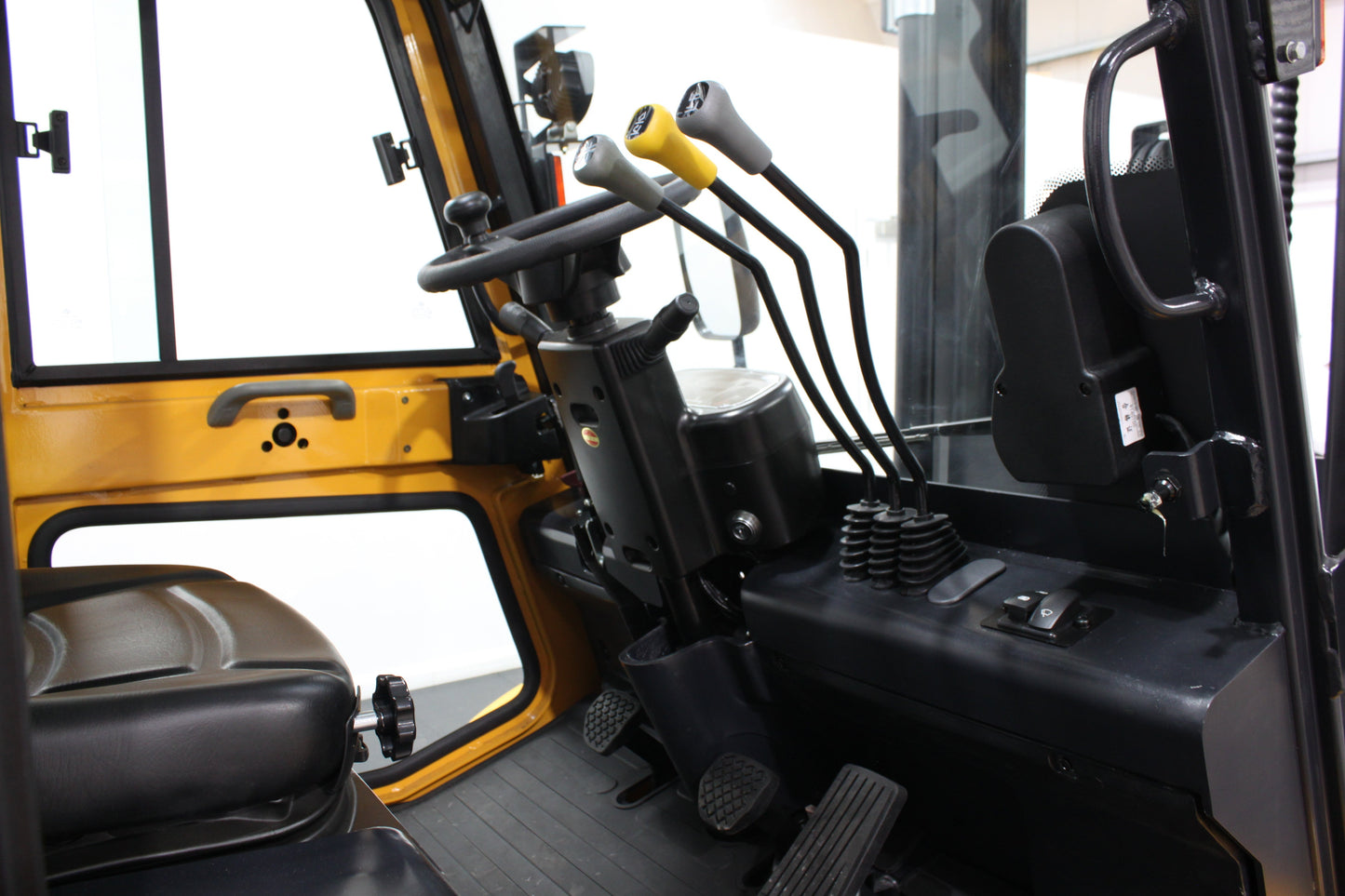 Hifoune CPCD25-4WD - Full cab - Rough terrain forklift