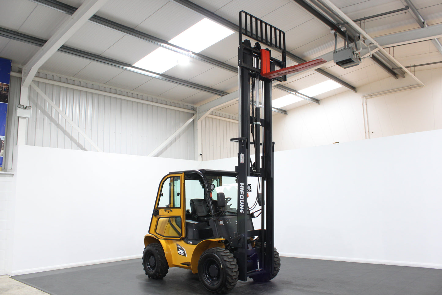 Hifoune CPCD25-4WD - Full cab - Rough terrain forklift