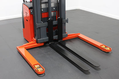 Mima mb15 extra wide straddle pallet stacker - Ride on