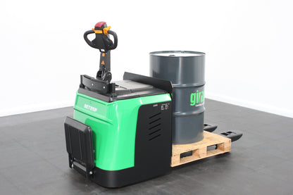 giraffe GET25P Stand-on Pallet truck–  2,500kg Capacity | Lithium-Ion Electric
