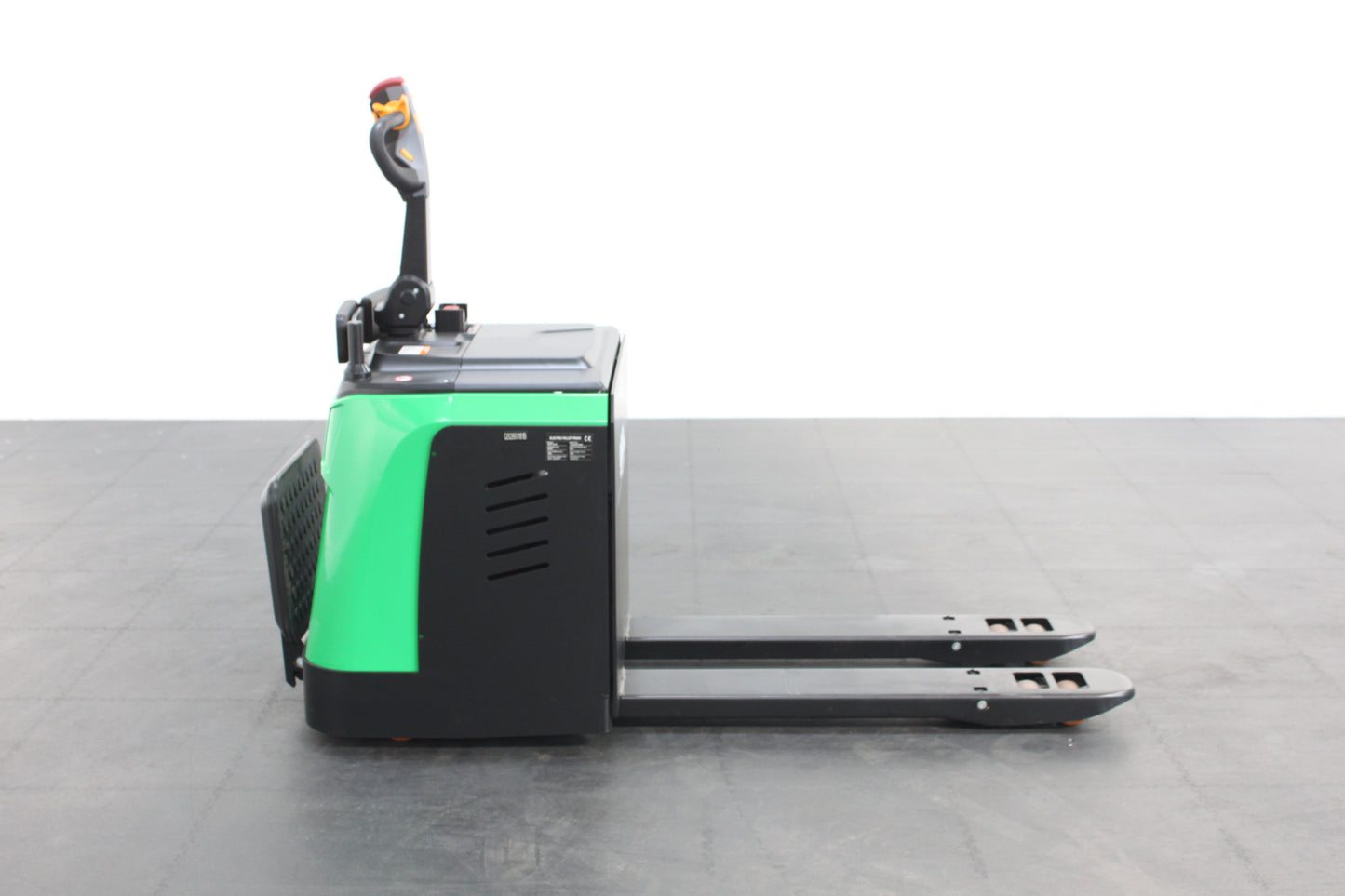 giraffe GET25P Stand-on Pallet truck–  2,500kg Capacity | Lithium-Ion Electric