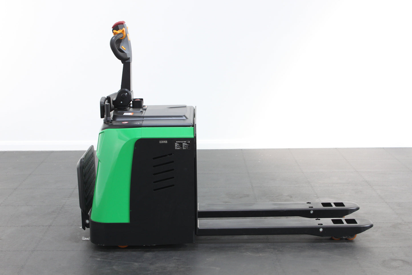 giraffe GET20P Stand-on Pallet truck– 2,000kg Capacity | Lithium-Ion Electric