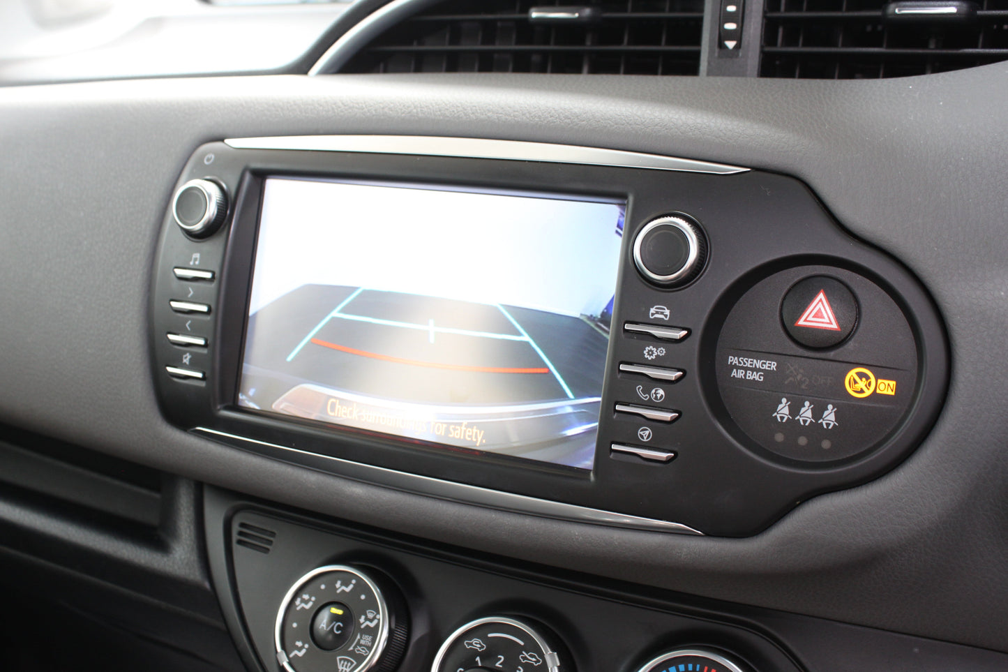Toyota Yaris 1.5 VVT-i Icon Tech 5dr