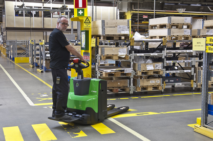 CESAB P220 Platform Powered Pallet Truck – 2000kg Capacity | Ride-On Electric Pallet Truck with Powerdrive & Creep Speed