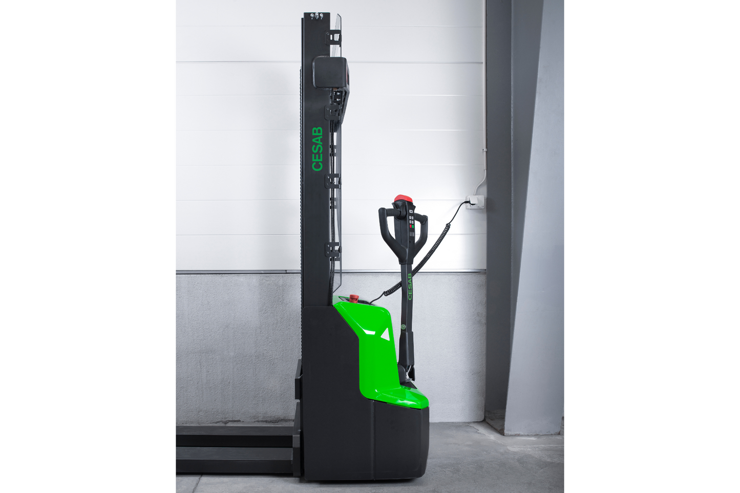 CESAB S010i Compact Powered Stacker – 1000kg Capacity | Lithium-Ion Electric Stacker for Basic Warehouse Applications