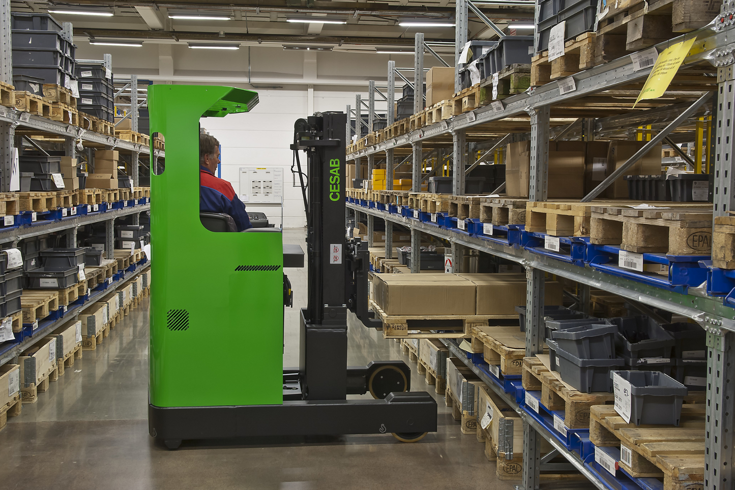 CESAB R200 Compact Electric Reach Truck – 1200kg to 1600kg Capacity | High-Performance Electric Reach Truck for Narrow Aisles