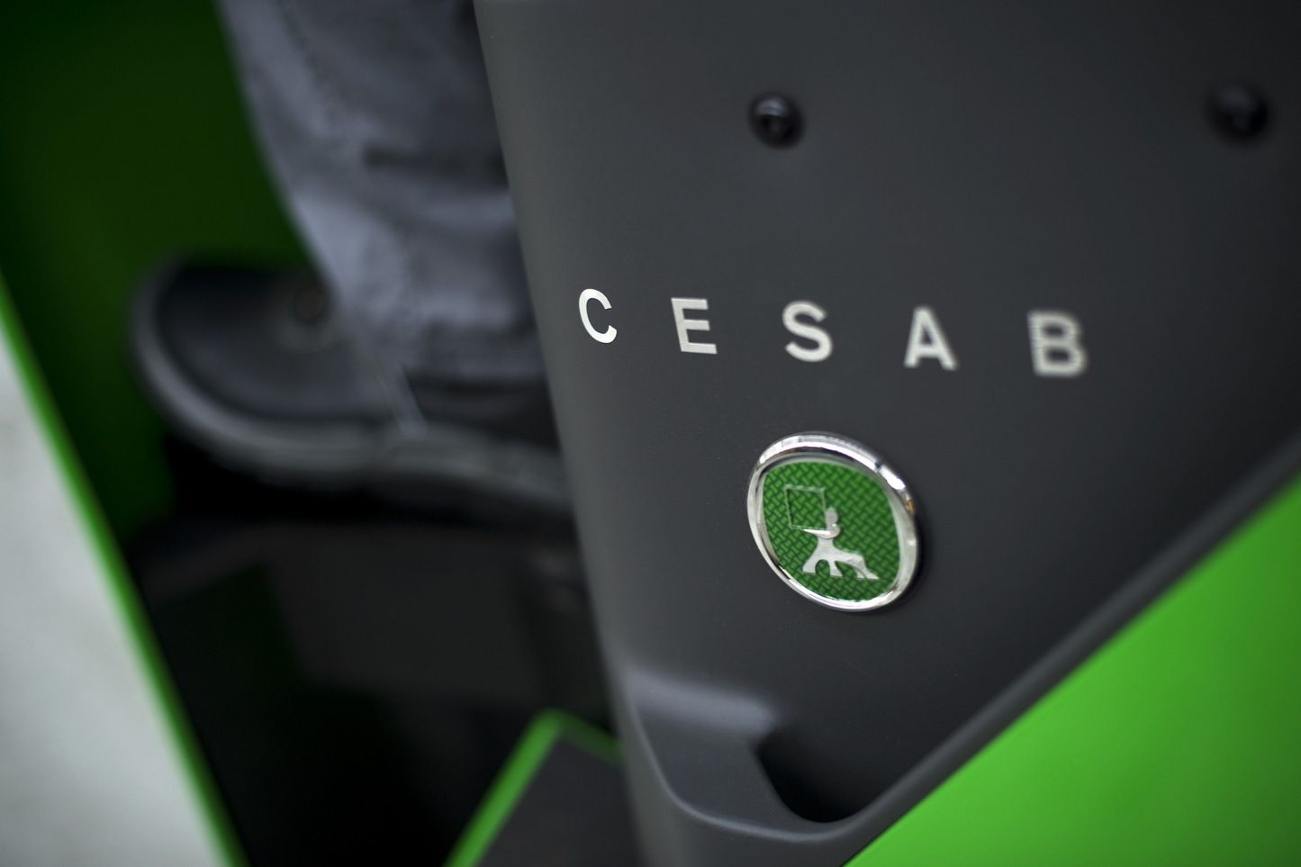 CESAB R200 Compact Electric Reach Truck – 1200kg to 1600kg Capacity | High-Performance Electric Reach Truck for Narrow Aisles