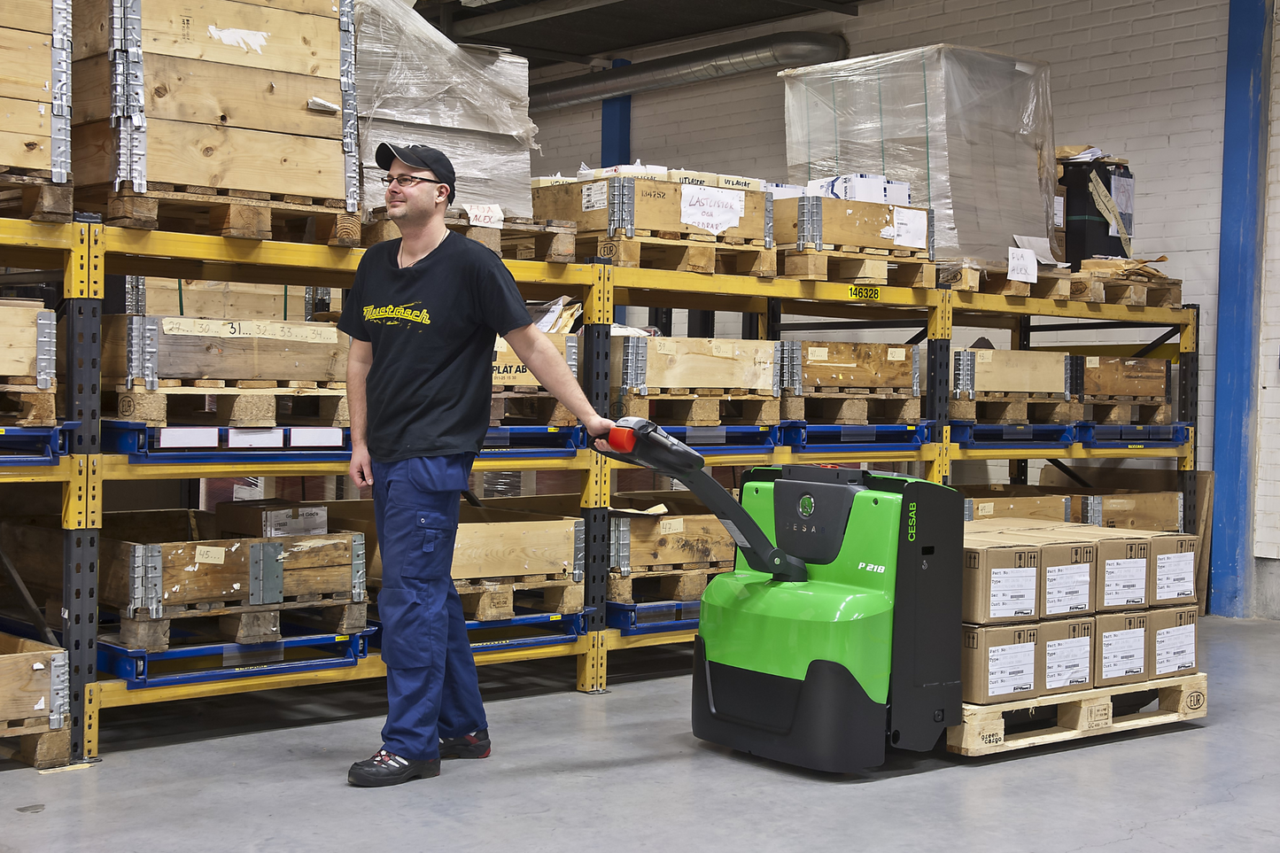 CESAB P200 Powered Pallet Truck Series – 1400kg to 2500kg Capacity | Compact Electric Pallet Truck with CESAB Powerdrive