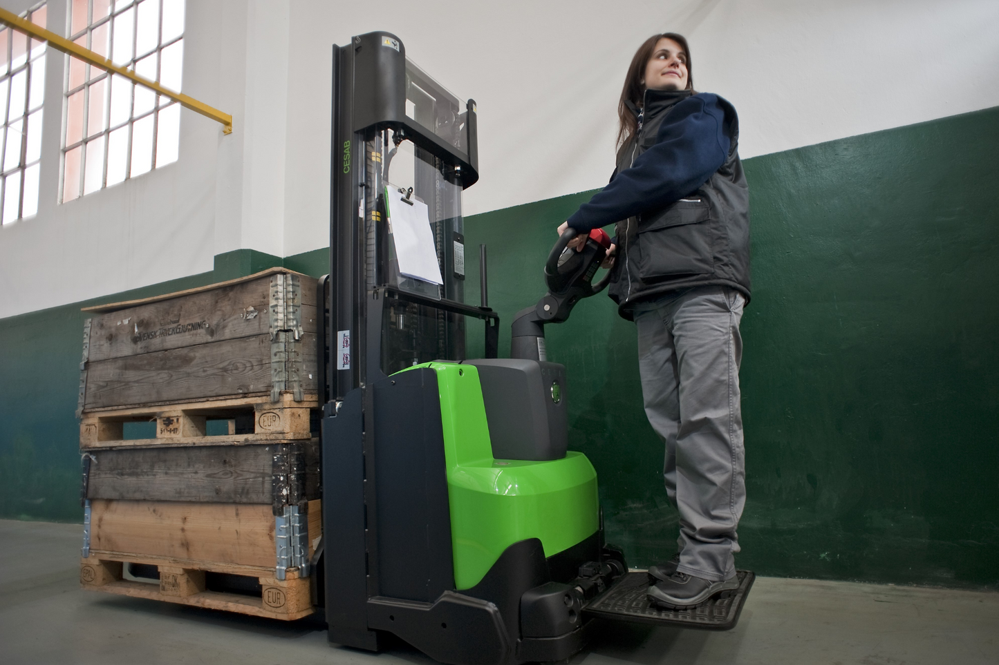 CESAB S200 Platform Powered Stacker – 800kg to 2000kg Capacity | Ride-On Electric Stacker for Medium-Intensity Warehouse Operations