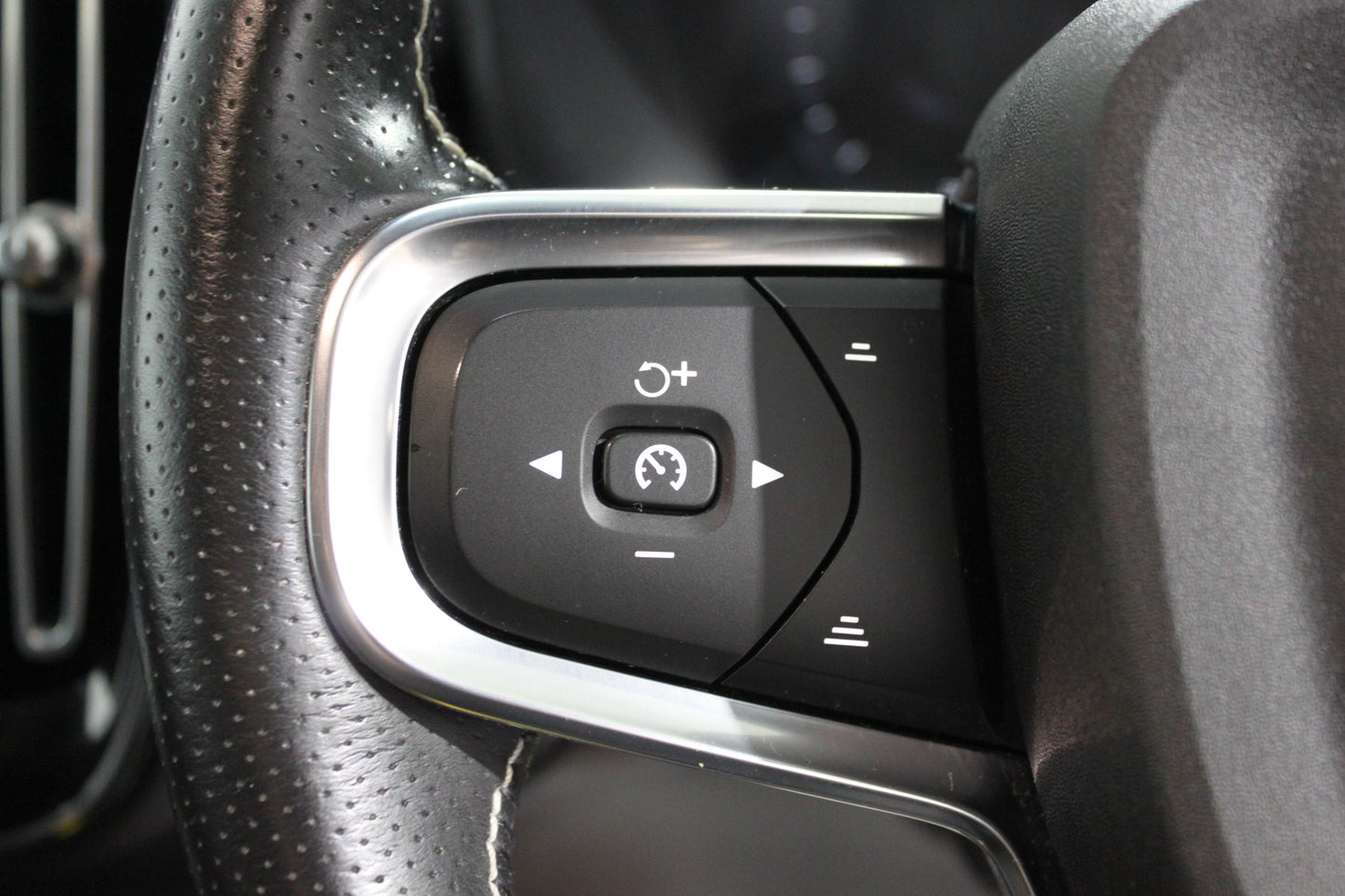Volvo XC40 1.5 T3 [163] R DESIGN
